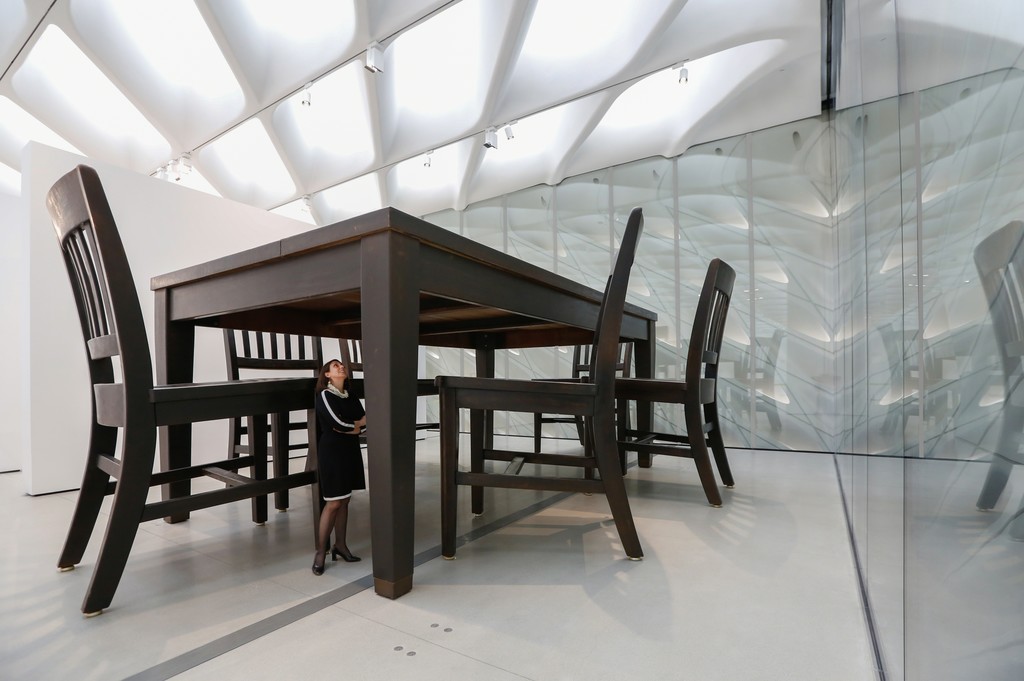 Installation of Robert Therrien's Under the Table in The Broad's third-floor galleries; photo by Elizabeth Daniels, courtesy of The Broad and Diller Scofidio + Renfro Installation of Robert Therrien's Under the Table in The Broad's third-floor galleries; photo by Elizabeth Daniels, courtesy of The Broad and Diller Scofidio + Renfro