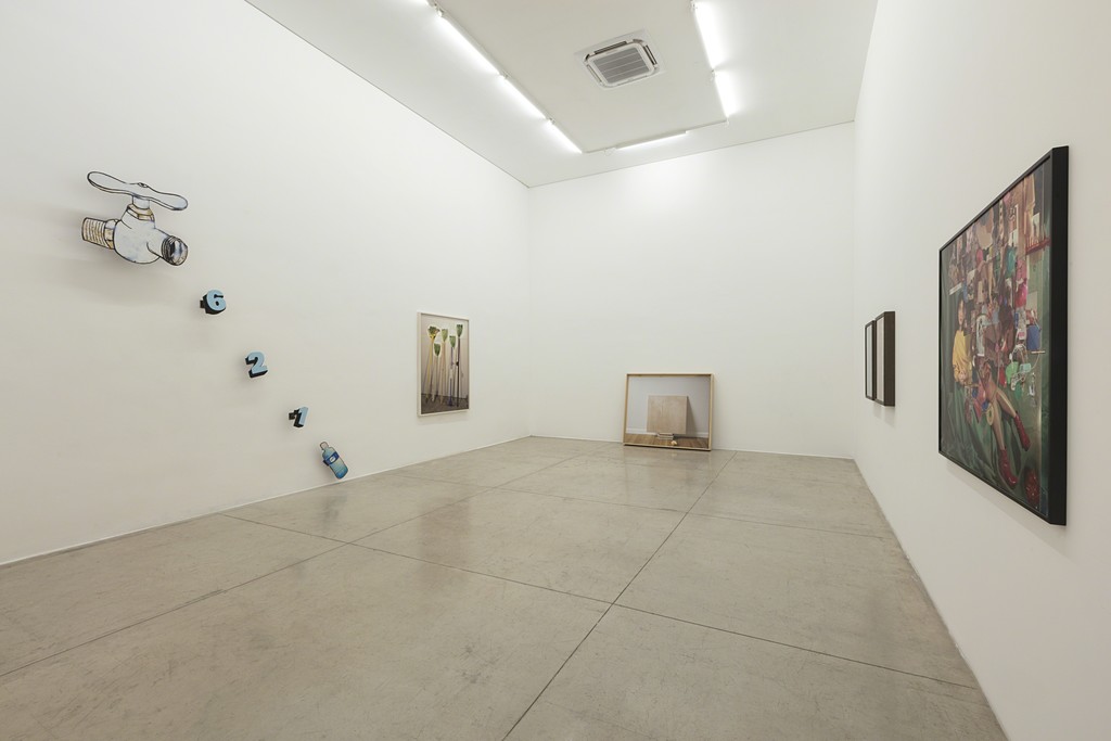 Roesler Hotel #28: Screenspace -- Galeria Nara Roesler | São Paulo, 2018 -- photo Everton Ballardin © courtesy of the artist and Galeria Nara Roesler Roesler Hotel #28: Screenspace -- Galeria Nara Roesler | São Paulo, 2018 -- photo Everton Ballardin © courtesy of the artist and Galeria Nara Roesler