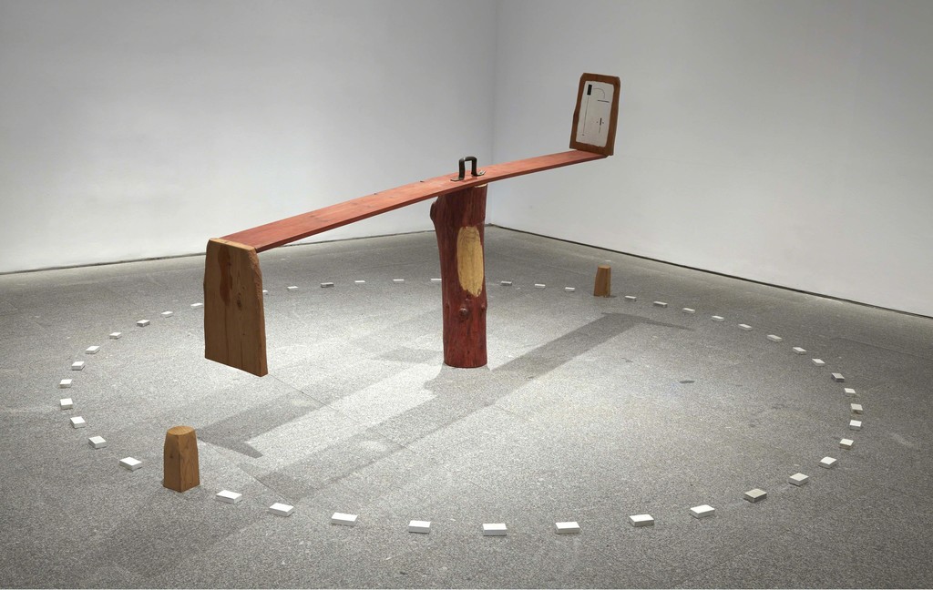 Installation view of "Ree Morton: Be a Place, Place an Image, Imagine a Poem" Image provided by Museo Reina Sofía. Installation view of "Ree Morton: Be a Place, Place an Image, Imagine a Poem" Image provided by Museo Reina Sofía.