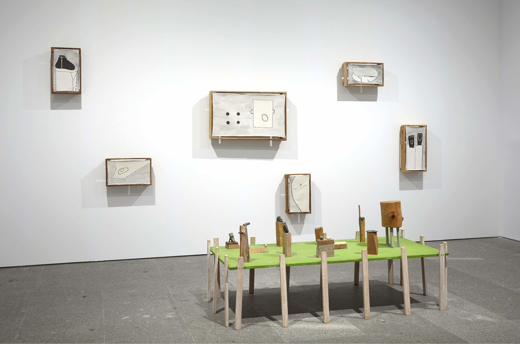 Installation view of "Ree Morton: Be a Place, Place an Image, Imagine a Poem" Image provided by Museo Reina Sofía. Installation view of "Ree Morton: Be a Place, Place an Image, Imagine a Poem" Image provided by Museo Reina Sofía.