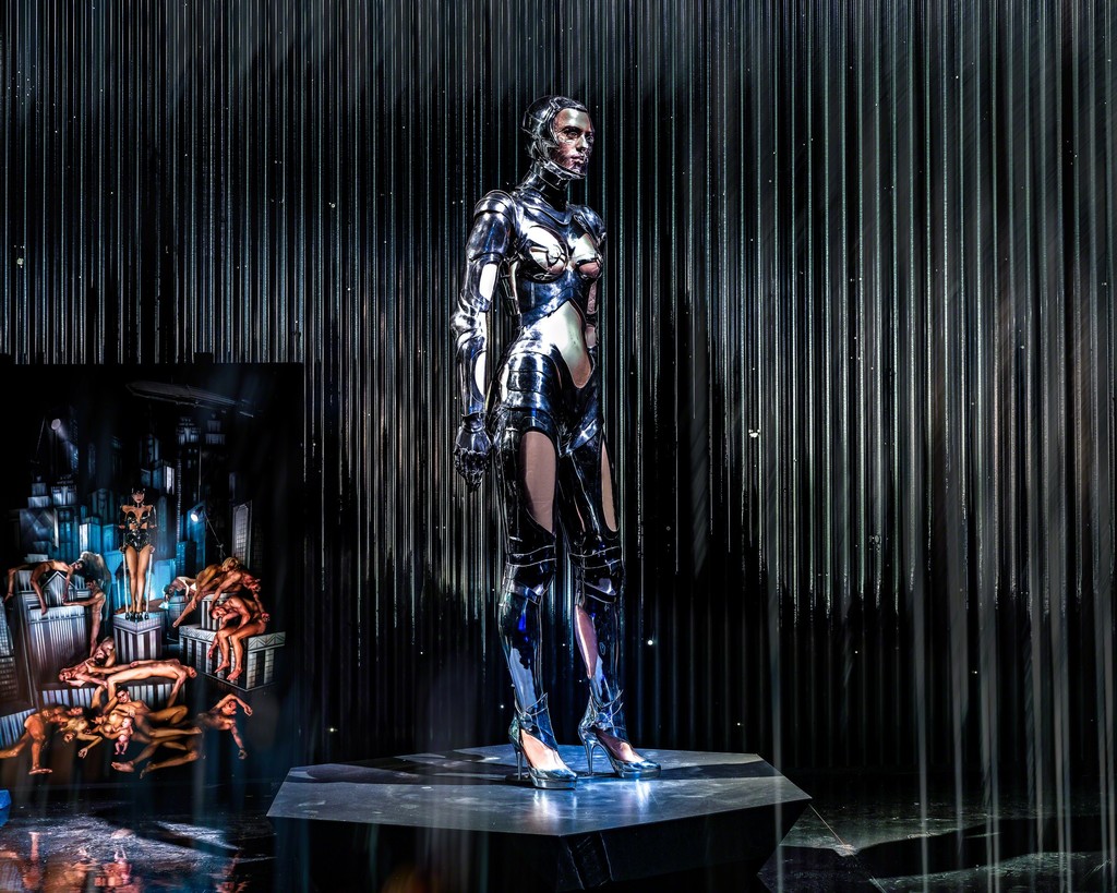 View of the exhibition Thierry Mugler: Couturissime. Montreal Museum of Fine Arts. Photo © Nicolas Ruel View of the exhibition Thierry Mugler: Couturissime. Montreal Museum of Fine Arts. Photo © Nicolas Ruel