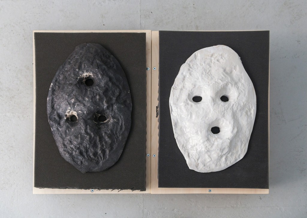 exhibition #3: "In Folge I (white mask) and II (black mask)", stöckerselig (Basel) exhibition #3: "In Folge I (white mask) and II (black mask)", stöckerselig (Basel)
