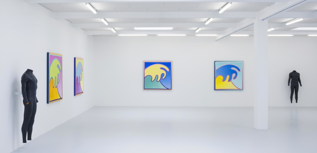 Exhibition view Alex Israel – Waves, 2018, courtesy by the artist and Kunstraum Innsbruck. Photo: Günter Richard Wett. Exhibition view Alex Israel – Waves, 2018, courtesy by the artist and Kunstraum Innsbruck. Photo: Günter Richard Wett.
