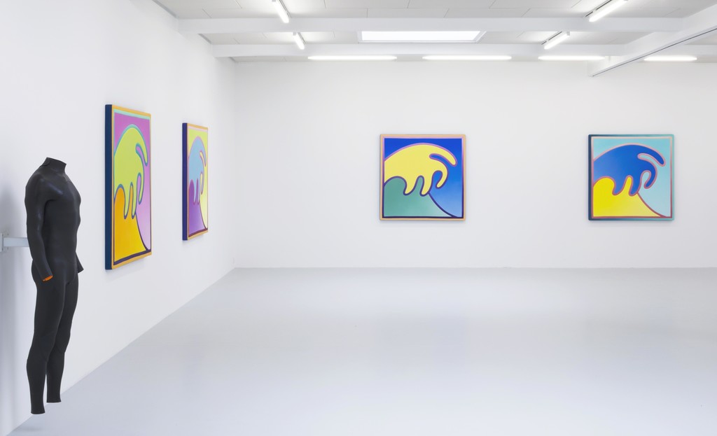 Exhibition view Alex Israel – Waves, 2018, courtesy by the artist and Kunstraum Innsbruck. Photo: Günter Richard Wett. Exhibition view Alex Israel – Waves, 2018, courtesy by the artist and Kunstraum Innsbruck. Photo: Günter Richard Wett.