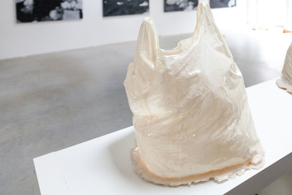 Maddy Arkensteyn, "polyester bag", object, 2002-2006 | image: ©dasesszimmer Maddy Arkensteyn, "polyester bag", object, 2002-2006 | image: ©dasesszimmer