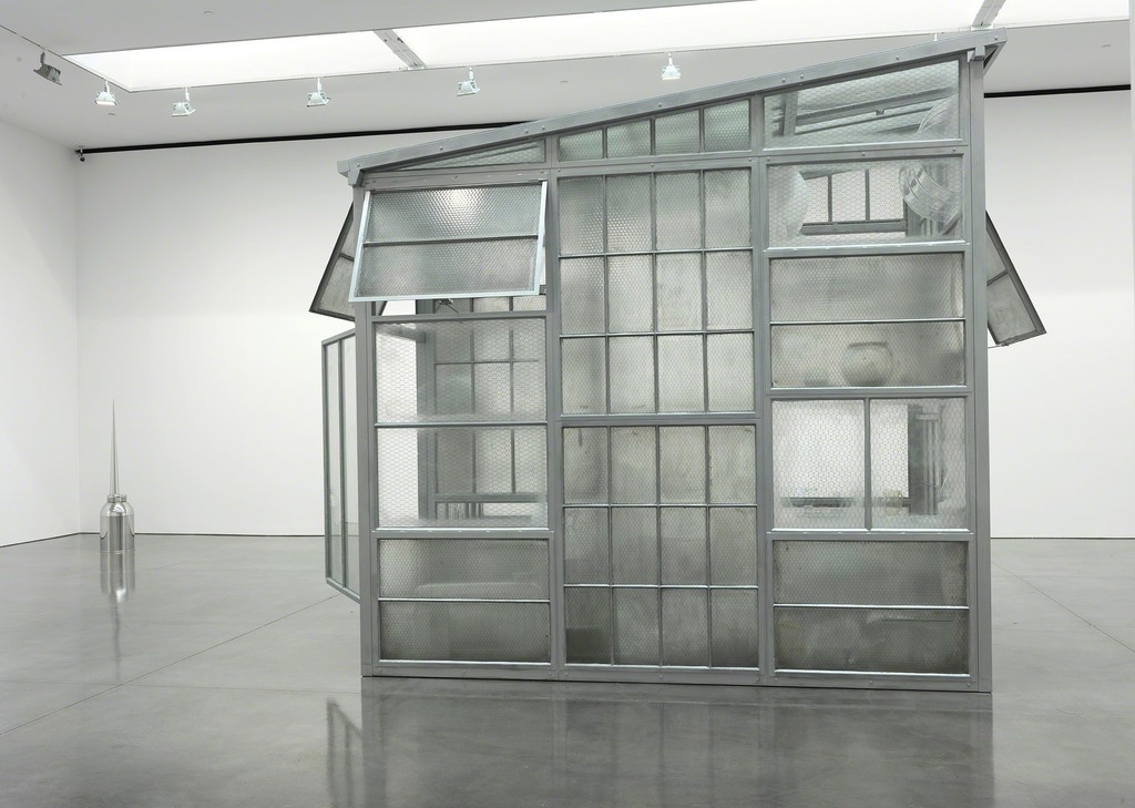© Robert Therrien. Photo by Rob McKeever. Courtesy Gagosian. © Robert Therrien. Photo by Rob McKeever. Courtesy Gagosian.