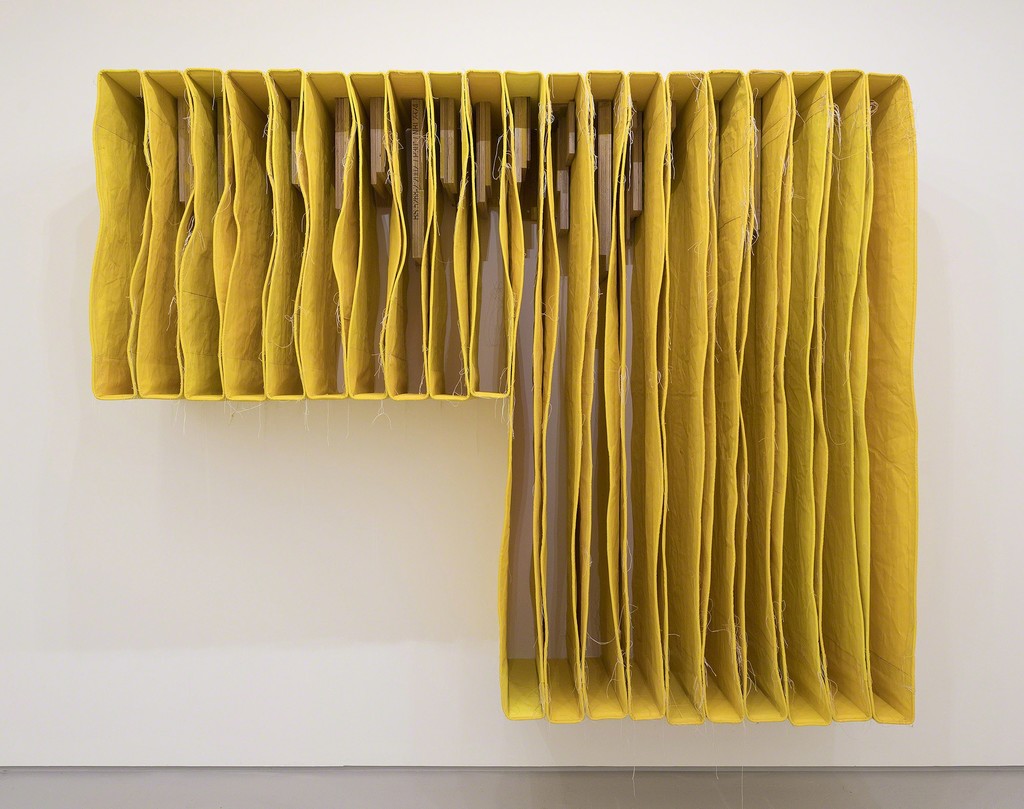 Simon Callery
UNDERCUT YELLOW WALLSPINE
2017
Canvas, distemper, thread and pencil
200 x 250 x 56 cm Simon Callery
UNDERCUT YELLOW WALLSPINE
2017
Canvas, distemper, thread and pencil
200 x 250 x 56 cm