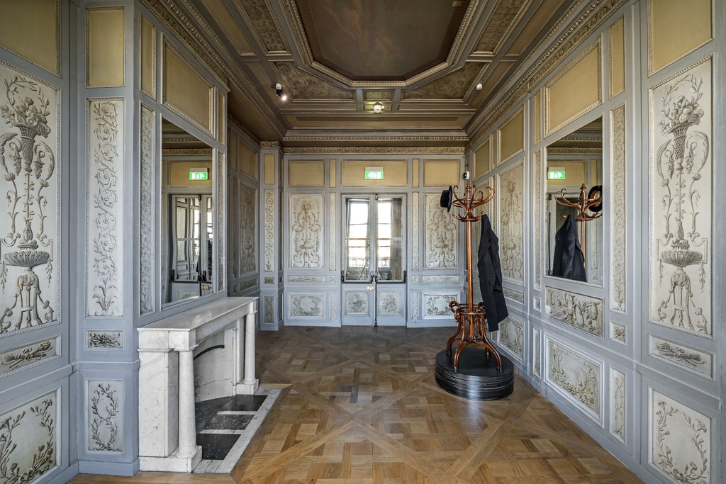 Installation view of Jannis Kounellis. Photograph: Manolis Baboussis © Monnaie de Paris, 2016. Courtesy of the artist Installation view of Jannis Kounellis. Photograph: Manolis Baboussis © Monnaie de Paris, 2016. Courtesy of the artist