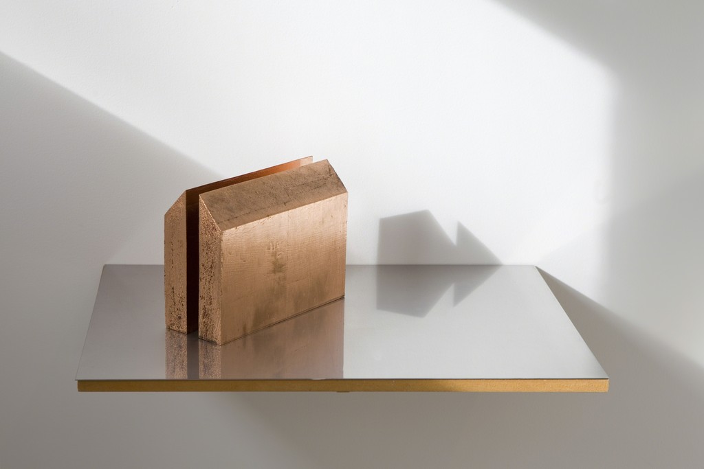 Stephen Bambury, Copper house (Siena), 1997,
Copper leaf, MDF, stainless steel,
145 x 500 x 345mm. Installation view at Trish Clark Gallery, 2014
Stephen Bambury, Copper house (Siena), 1997,
Copper leaf, MDF, stainless steel,
145 x 500 x 345mm. Installation view at Trish Clark Gallery, 2014