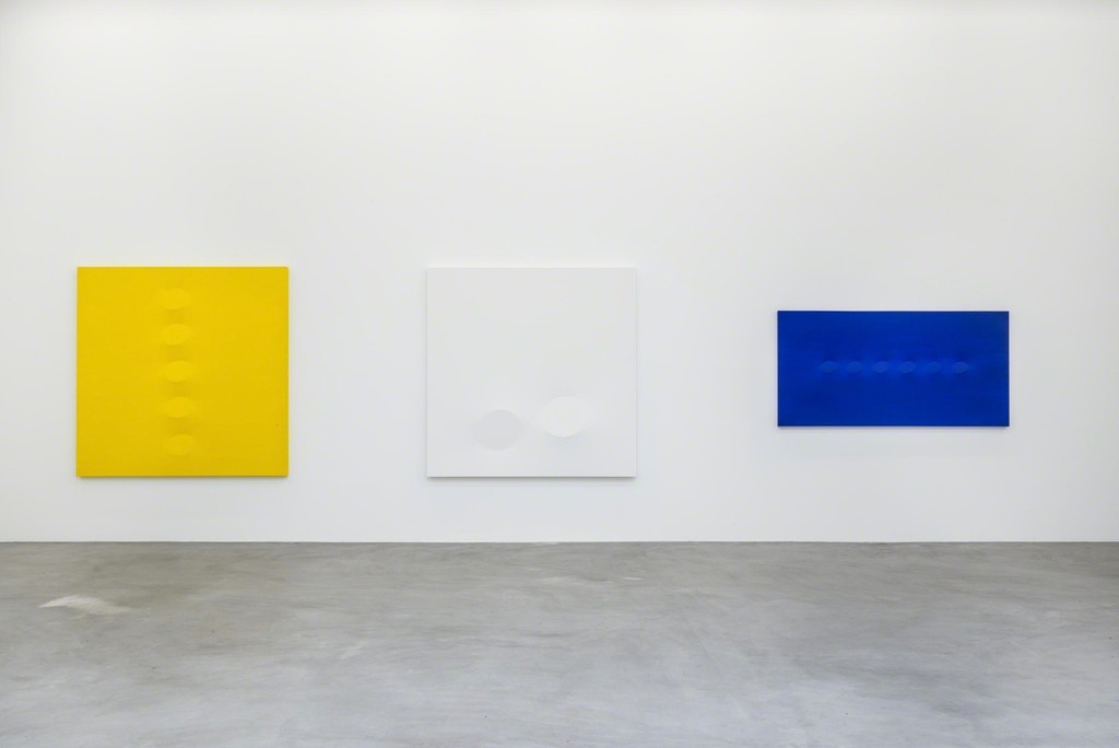 Turi Simeti 'Le Choix du signe', curated by Natacha Carron at Almine Rech Gallery in Brussels
28.05 - 25.07.2015
Courtesy of the artist and Almine Rech Gallery
Photos: © 2015 Sven Laurent - Let me shoot for you Turi Simeti 'Le Choix du signe', curated by Natacha Carron at Almine Rech Gallery in Brussels
28.05 - 25.07.2015
Courtesy of the artist and Almine Rech Gallery
Photos: © 2015 Sven Laurent - Let me shoot for you
