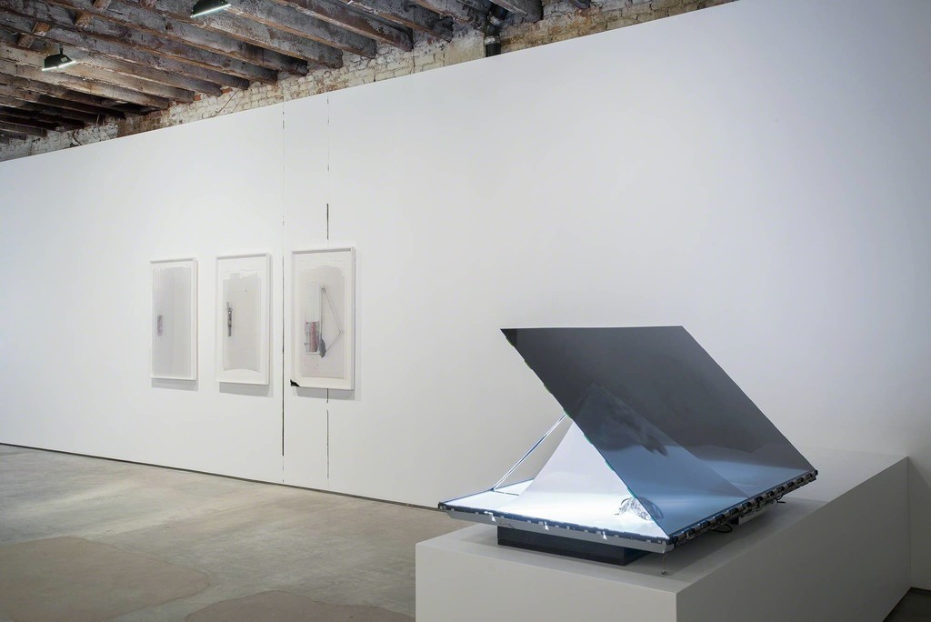 Josh Tonsfeldt, Untitled, 2015, LCD television, digital video, carbon fiber, fiberglass, CFL tubes, dust mask, pigment print on hydrographic film, pigment sink, resin, 30 x 55 x 60 in. / 76.2 x 139.7 x 152.4 cm., exhibition view, Simon Preston Gallery, New York Josh Tonsfeldt, Untitled, 2015, LCD television, digital video, carbon fiber, fiberglass, CFL tubes, dust mask, pigment print on hydrographic film, pigment sink, resin, 30 x 55 x 60 in. / 76.2 x 139.7 x 152.4 cm., exhibition view, Simon Preston Gallery, New York