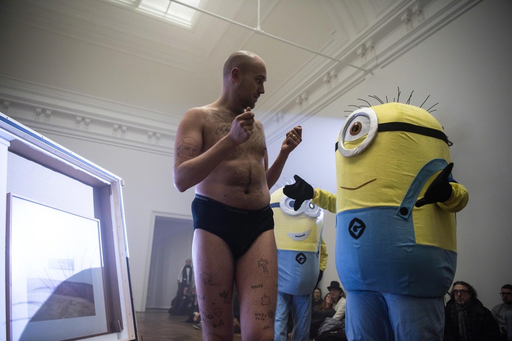 Nils Amadeus Lange, "Despicable," 2018, "New Swiss Performance Now," Kunsthalle Basel, 2018. Photo: Dominik Asche / Kunsthalle Basel Nils Amadeus Lange, "Despicable," 2018, "New Swiss Performance Now," Kunsthalle Basel, 2018. Photo: Dominik Asche / Kunsthalle Basel