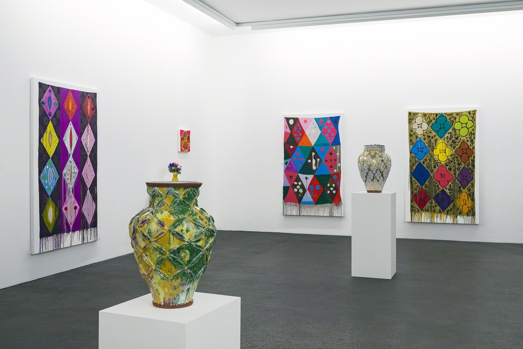 Judy Ledgerwood »Every Day is Different« | Paintings and Majolica | Photo: Wolfgang Stahl Judy Ledgerwood »Every Day is Different« | Paintings and Majolica | Photo: Wolfgang Stahl