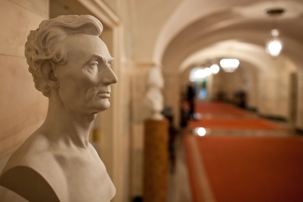 A bust of Abraham Lincoln in the Ground Floor Corridor of the WH (Official- Chuck Kennedy) A bust of Abraham Lincoln in the Ground Floor Corridor of the WH (Official- Chuck Kennedy)