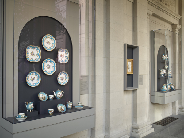 Installation view of "From Sèvres to Fifth Avenue: French Porcelain at The Frick Collection" (2015-2016). Courtesy The Frick Collection, New York.
Installation view of "From Sèvres to Fifth Avenue: French Porcelain at The Frick Collection" (2015-2016). Courtesy The Frick Collection, New York.