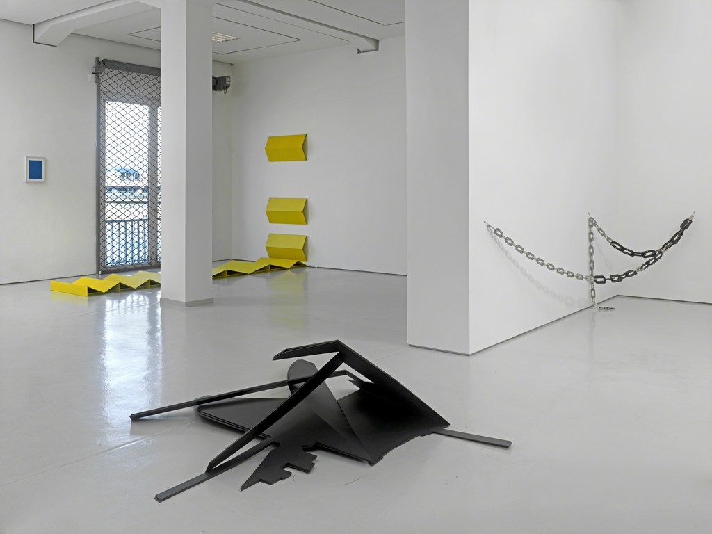 Installation view of "Broken Spaces," at KAI 10 | Arthena Foundation 2015. Harald Klingelhöller, Charlotte Posenenske. Foto: Achim Kukulies, Düsseldorf Installation view of "Broken Spaces," at KAI 10 | Arthena Foundation 2015. Harald Klingelhöller, Charlotte Posenenske. Foto: Achim Kukulies, Düsseldorf