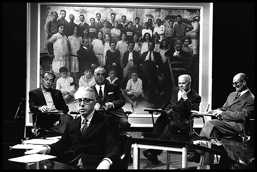Enzo Biagi, a sinistra Renato Guttuso
III B: Facciamo l'appello, 1971
Courtesy Rai Teche Enzo Biagi, a sinistra Renato Guttuso
III B: Facciamo l'appello, 1971
Courtesy Rai Teche