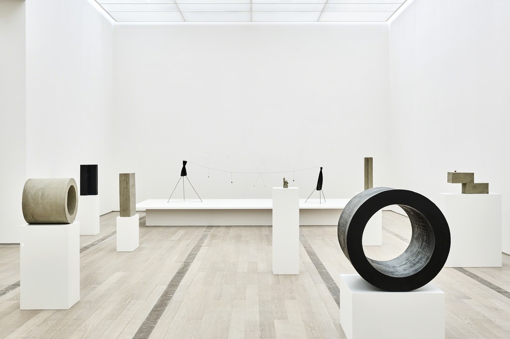 Installation view, "Alexander Calder & Fischli/Weiss," Fondation Beyeler, Riehen/Basel, Switzerland, 2016. Photo: Mark Niedermann Installation view, "Alexander Calder & Fischli/Weiss," Fondation Beyeler, Riehen/Basel, Switzerland, 2016. Photo: Mark Niedermann