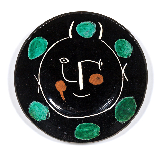 Pablo Picasso, ‘Service visage noir (plate E)’, 1938, Design/Decorative Art, White earthenware clay, decoration in engobes, knife engraved under glaze, Hindman