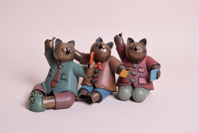 Jiang Shuo 蒋朔, ‘Cat Summit 猫峰会 ’, 2019, Sculpture, Bronze, acrylic 青铜,丙烯, Linda Gallery
