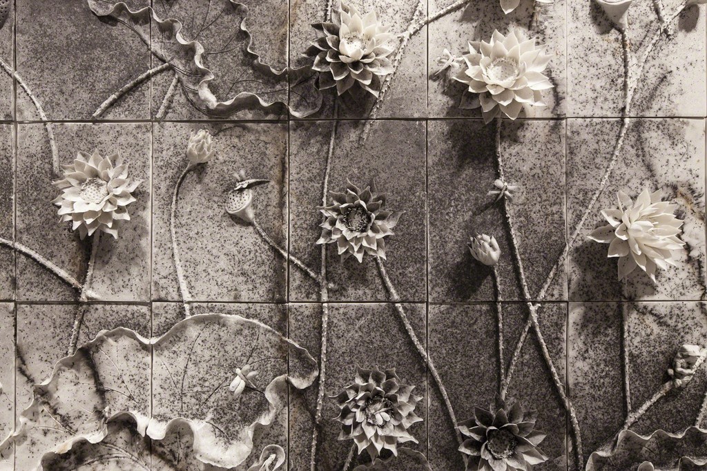 “Spring, Summer, Fall, Winter”
2014
Gunpowder on 240 tiles of porcelain
Suite of 4 panels, each measuring 3 meters by 2.4 meters high overall; each tile
approximately 30 x 40 cm
Collection of the artist
Commissioned by the Power Station of Art, Shanghai
Photo by Zhang Feiyu, courtesy Cai Studio
“Spring, Summer, Fall, Winter”
2014
Gunpowder on 240 tiles of porcelain
Suite of 4 panels, each measuring 3 meters by 2.4 meters high overall; each tile
approximately 30 x 40 cm
Collection of the artist
Commissioned by the Power Station of Art, Shanghai
Photo by Zhang Feiyu, courtesy Cai Studio