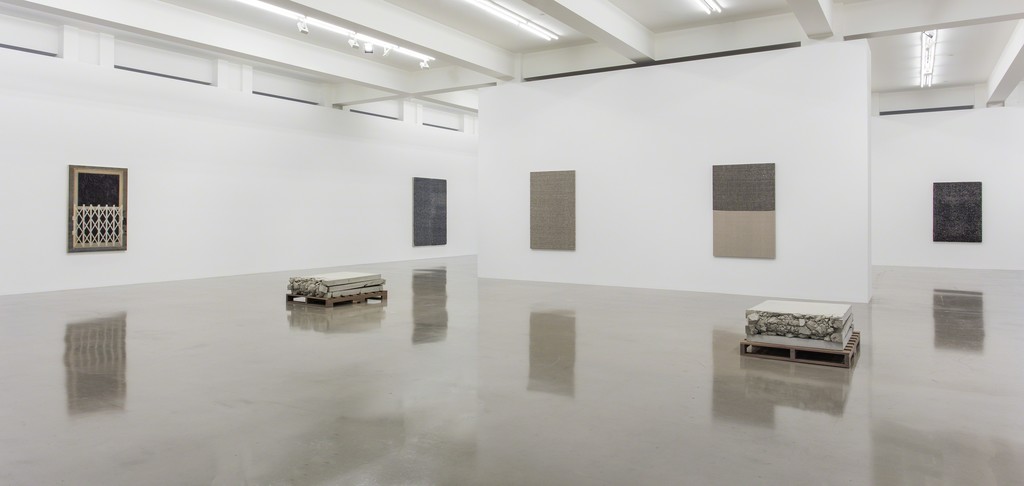 Analia Saban, Installation view, 'Folds and Faults', Sprüth Magers, Los Angeles, June 28 - August 19, 2017
© Analia Saban, Courtesy Sprüth Magers, Photography by Brian Forrest Analia Saban, Installation view, 'Folds and Faults', Sprüth Magers, Los Angeles, June 28 - August 19, 2017
© Analia Saban, Courtesy Sprüth Magers, Photography by Brian Forrest