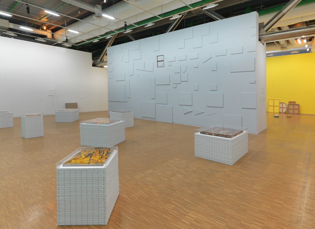 Installation view of "Claude Rutault: D'où je viens, où je suis, où je vais" at Centre Pompidou, Paris (2015-2016) Photo: G. Meguerditchian Installation view of "Claude Rutault: D'où je viens, où je suis, où je vais" at Centre Pompidou, Paris (2015-2016) Photo: G. Meguerditchian