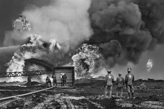 Sebastião Salgado, ‘Kuwait’, 1991, Robert Klein Gallery