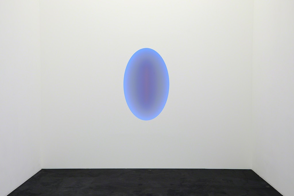 Exhibition view «Negotiating Geometry» | Reto Boller, Mary Heilmann, Cindy Hinant, Haroon Mirza, Keith Sonnier | Photo: Mischa Scherrer Exhibition view «Negotiating Geometry» | Reto Boller, Mary Heilmann, Cindy Hinant, Haroon Mirza, Keith Sonnier | Photo: Mischa Scherrer