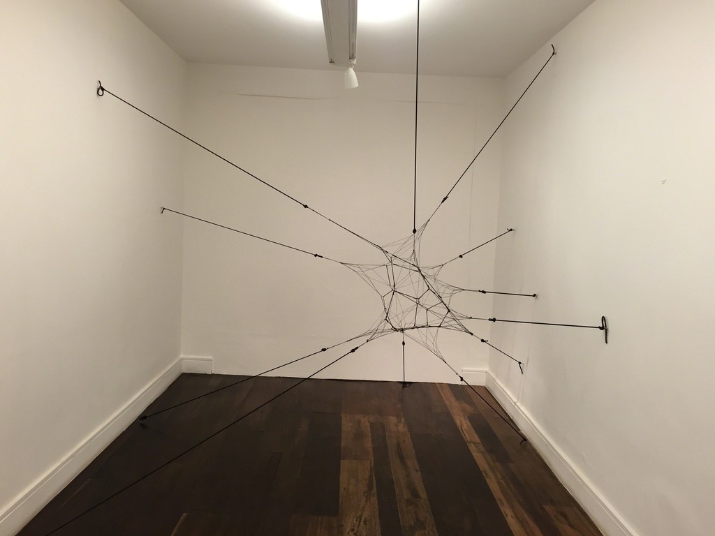 TOMÁS SARACENO
Título: Untitled as yet
Ano: 2009
Dimensões: variadas - 350 x 459 x 259 cm
Material: Corda de elástico TOMÁS SARACENO
Título: Untitled as yet
Ano: 2009
Dimensões: variadas - 350 x 459 x 259 cm
Material: Corda de elástico
