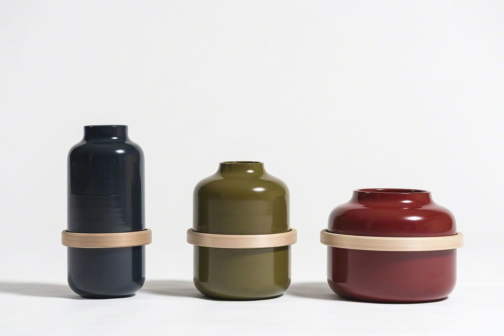 Flower vases from the Urushi/Wrappa collection by Philippe Nigro. Japan, 2017. Flower vases from the Urushi/Wrappa collection by Philippe Nigro. Japan, 2017.