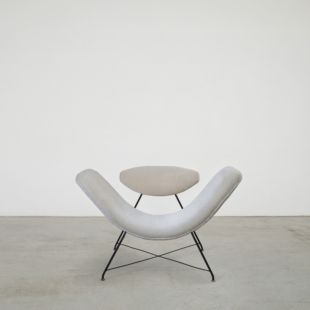 Reversível armchair by Martin Eisler
Brazil, 1955
Manufactured by Forma Brazil
Iron frame, brass, fabric upholstery
| Literature: Móvel Brasileiro Moderno, FGV Projetos, Rio de Janeiro 2012, p. 207
102 x 71 x h 66 cm | h seduta 32 cm
40.1 x 27.9 x h 25.9 in | h seat 12.5 in
Reversível armchair by Martin Eisler
Brazil, 1955
Manufactured by Forma Brazil
Iron frame, brass, fabric upholstery
| Literature: Móvel Brasileiro Moderno, FGV Projetos, Rio de Janeiro 2012, p. 207
102 x 71 x h 66 cm | h seduta 32 cm
40.1 x 27.9 x h 25.9 in | h seat 12.5 in