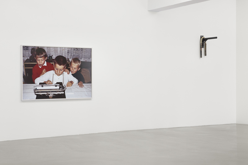 Timo Seber, Exhibition view TWITCH, GAK Gesellschaft für Aktuelle Kunst, 2015, Courtesy SCHMIDT & HANDRUP Köln/Berlin, Photo: Tobias Hübel Timo Seber, Exhibition view TWITCH, GAK Gesellschaft für Aktuelle Kunst, 2015, Courtesy SCHMIDT & HANDRUP Köln/Berlin, Photo: Tobias Hübel