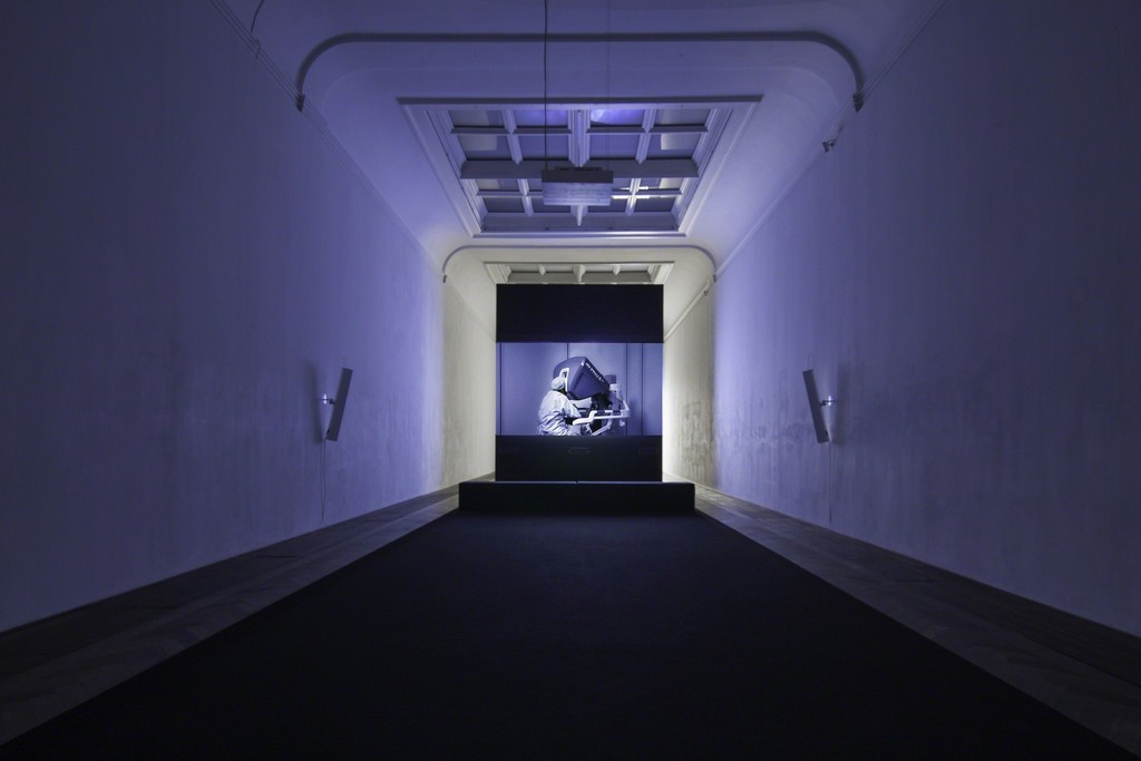 Yuri Ancarani, installation view, "Sculture," view on "Da Vinci," 2012, Kunsthalle Basel, 2018.
Photo: Nicolas Gysin / Kunsthalle Basel
Yuri Ancarani, installation view, "Sculture," view on "Da Vinci," 2012, Kunsthalle Basel, 2018.
Photo: Nicolas Gysin / Kunsthalle Basel