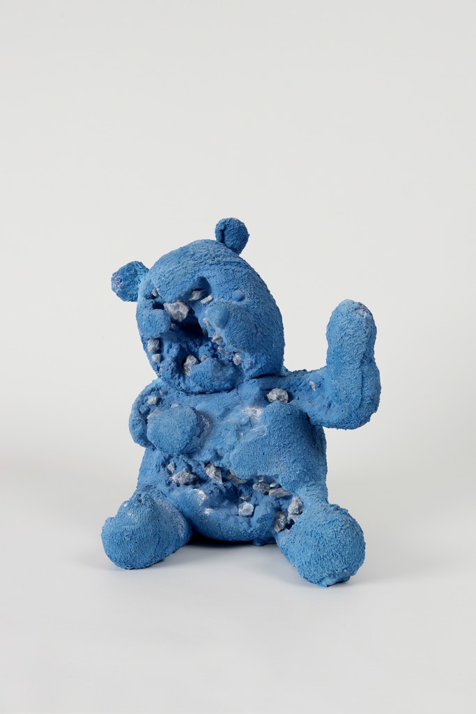 Daniel ARSHAM
Blue Calcite Eroded Bear, 2017
Blue calcite, hydrostone
48.3 × 48.3 × 43.2 cm / 19 × 19 × 17 in
© Photo: GUILLAUME ZICCARELLI
Courtesy the artist & Perrotin
Daniel ARSHAM
Blue Calcite Eroded Bear, 2017
Blue calcite, hydrostone
48.3 × 48.3 × 43.2 cm / 19 × 19 × 17 in
© Photo: GUILLAUME ZICCARELLI
Courtesy the artist & Perrotin