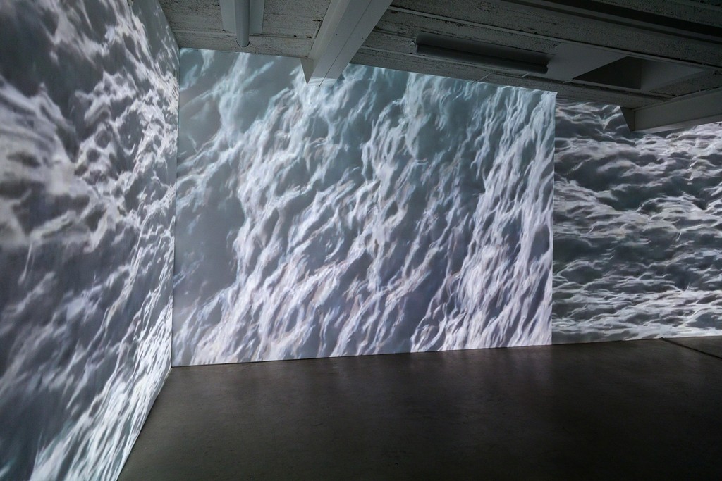 „Rauschen“, 3-channel Video Installation, 2017, exhibition view | image: ©dasesszimmer „Rauschen“, 3-channel Video Installation, 2017, exhibition view | image: ©dasesszimmer