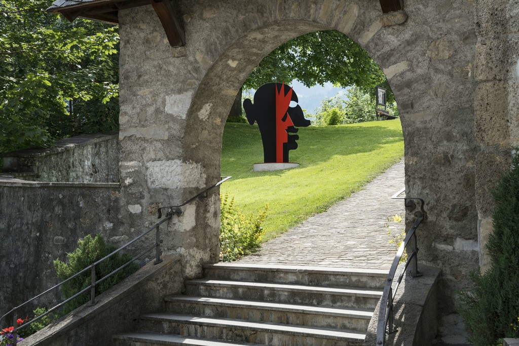 Alexander Calder, ‘A Two-Faced Guy’ (1969)
Installation view, Church Saanen, Gstaad, Switzerland, 2016
© 2016 Calder Foundation, New York / DACS London
Courtesy Calder Foundation, New York / Art Resource,
New York and Hauser & Wirth
Photo: Jon Etter Alexander Calder, ‘A Two-Faced Guy’ (1969)
Installation view, Church Saanen, Gstaad, Switzerland, 2016
© 2016 Calder Foundation, New York / DACS London
Courtesy Calder Foundation, New York / Art Resource,
New York and Hauser & Wirth
Photo: Jon Etter