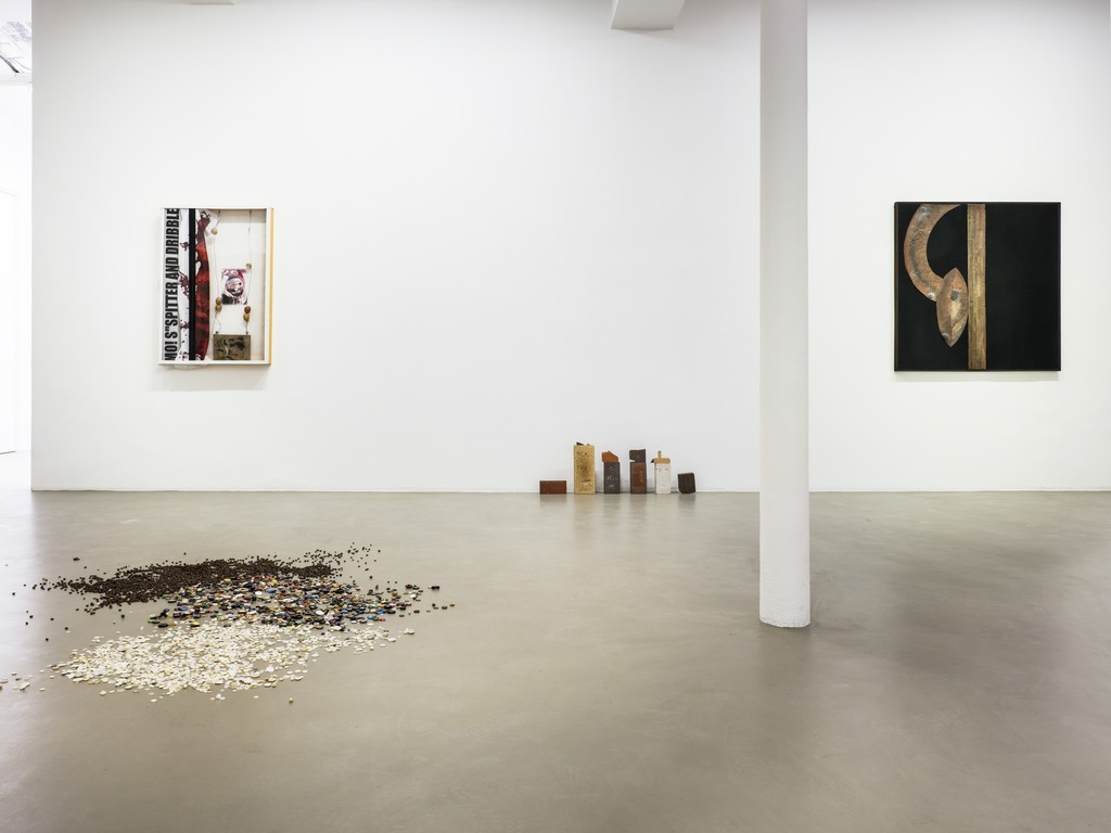 Recycle, exhibition view at Galerie Chantal Crousel, Paris (March 10 - April 21, 2018). Photo: Florian Kleinefenn Recycle, exhibition view at Galerie Chantal Crousel, Paris (March 10 - April 21, 2018). Photo: Florian Kleinefenn