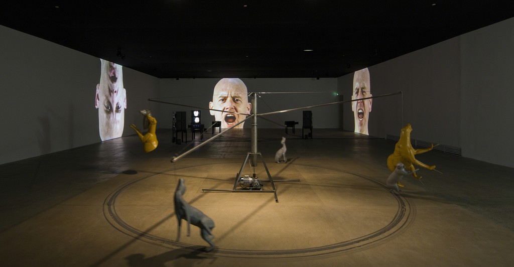 View of the exhibition Bruce Nauman, Fondation Cartier pour l’art contemporain, 2015. Visuel © Luc Boegly View of the exhibition Bruce Nauman, Fondation Cartier pour l’art contemporain, 2015. Visuel © Luc Boegly