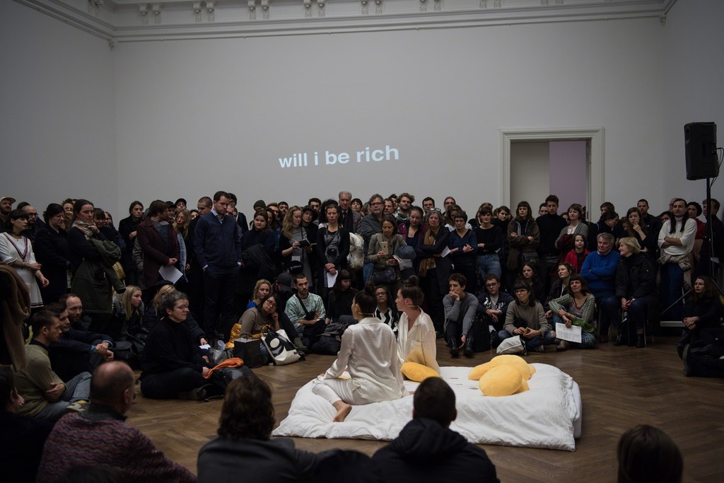 Lea Rüegg & Raphaela Grolimund, "reich und schön und kunst, episode 1–3," 2018, "New Swiss Performance Now," Kunsthalle Basel, 2018. Photo: Dominik Asche / Kunsthalle Basel Lea Rüegg & Raphaela Grolimund, "reich und schön und kunst, episode 1–3," 2018, "New Swiss Performance Now," Kunsthalle Basel, 2018. Photo: Dominik Asche / Kunsthalle Basel