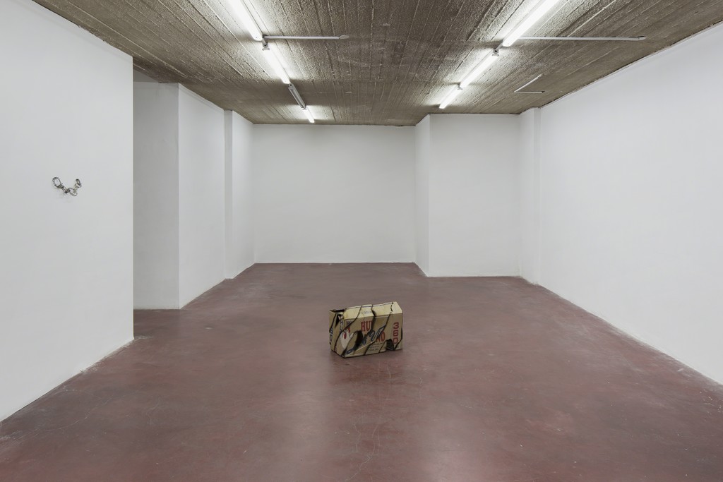 Ariel Schlesinger, 11 Hours Forward, 2016, Exhibition view Ariel Schlesinger, 11 Hours Forward, 2016, Exhibition view