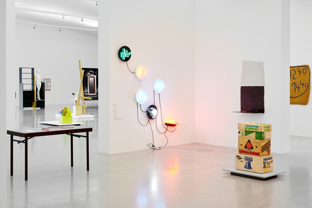 Ausstellungsansicht / Exhibition view
Klassentreffen. Werke aus der Sammlung Gaby und Wilhelm Schürmann / Class Reunion. Works from the Gaby and Wilhelm Schürmann Collection, 23.6.–11.11.2018, mumok Museum moderner Kunst Stiftung Ludwig Wien
Photo: Christian Benesch, © mumok
Ausstellungsansicht / Exhibition view
Klassentreffen. Werke aus der Sammlung Gaby und Wilhelm Schürmann / Class Reunion. Works from the Gaby and Wilhelm Schürmann Collection, 23.6.–11.11.2018, mumok Museum moderner Kunst Stiftung Ludwig Wien
Photo: Christian Benesch, © mumok
