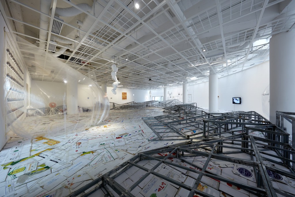 Lee Bul, Majestic Splendor, 2016. Installation view of "Connect 1: Still Acts" at Art Sonje Center, 2016. Photo: Sang-tae Kim
Lee Bul, Majestic Splendor, 2016. Installation view of "Connect 1: Still Acts" at Art Sonje Center, 2016. Photo: Sang-tae Kim