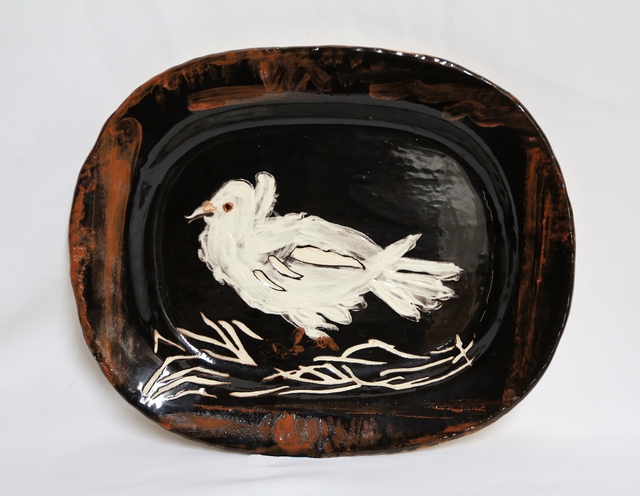 Pablo Picasso, ‘Colombe sur lit de paille (Dove on a Straw Bed)’, 1949, Sculpture, White earthenware clay, white enamel brushed under glaze, RoGallery