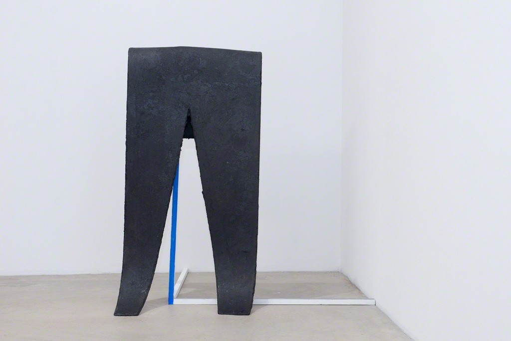 Slump, 2017
Chroma Key paint and Tar on Rubber, Aluminum
48 x 49 x 48 in Slump, 2017
Chroma Key paint and Tar on Rubber, Aluminum
48 x 49 x 48 in