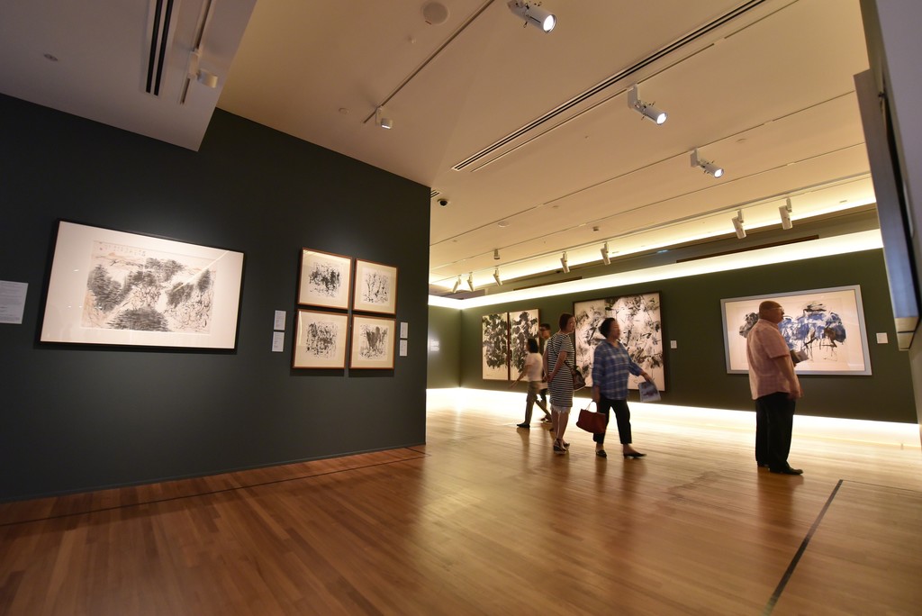 Installation view of "After the Rain: A Reflection of Chua Ek Kay’s artistic journey" at National Gallery Singapore (2015-2016) Installation view of "After the Rain: A Reflection of Chua Ek Kay’s artistic journey" at National Gallery Singapore (2015-2016)