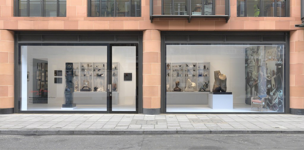 Photo: Mike Bruce. Courtesy Gagosian Gallery. Reproduced by permission of The Henry Moore
Foundation. Photo: Mike Bruce. Courtesy Gagosian Gallery. Reproduced by permission of The Henry Moore
Foundation.