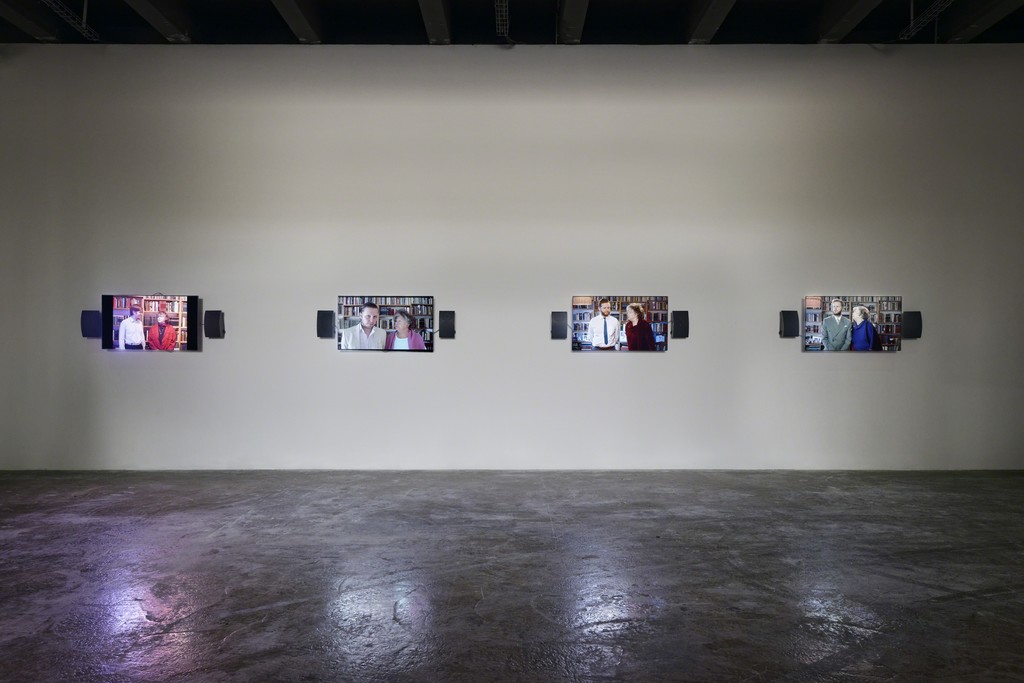 Ragnar Kjartansson, Me and My Mother, 2000, 2005, 2010, 2015, exhibition view of « Seul Celui qui Connaît le Désir », Palais de Tokyo, Paris (21.10 2015 – 10.01 2016). Paris. Courtesy of the artist and Luhring Augustine (New York); I8 Gallery (Reykjavik).Photo : Aurélien Mole. Ragnar Kjartansson, Me and My Mother, 2000, 2005, 2010, 2015, exhibition view of « Seul Celui qui Connaît le Désir », Palais de Tokyo, Paris (21.10 2015 – 10.01 2016). Paris. Courtesy of the artist and Luhring Augustine (New York); I8 Gallery (Reykjavik).Photo : Aurélien Mole.