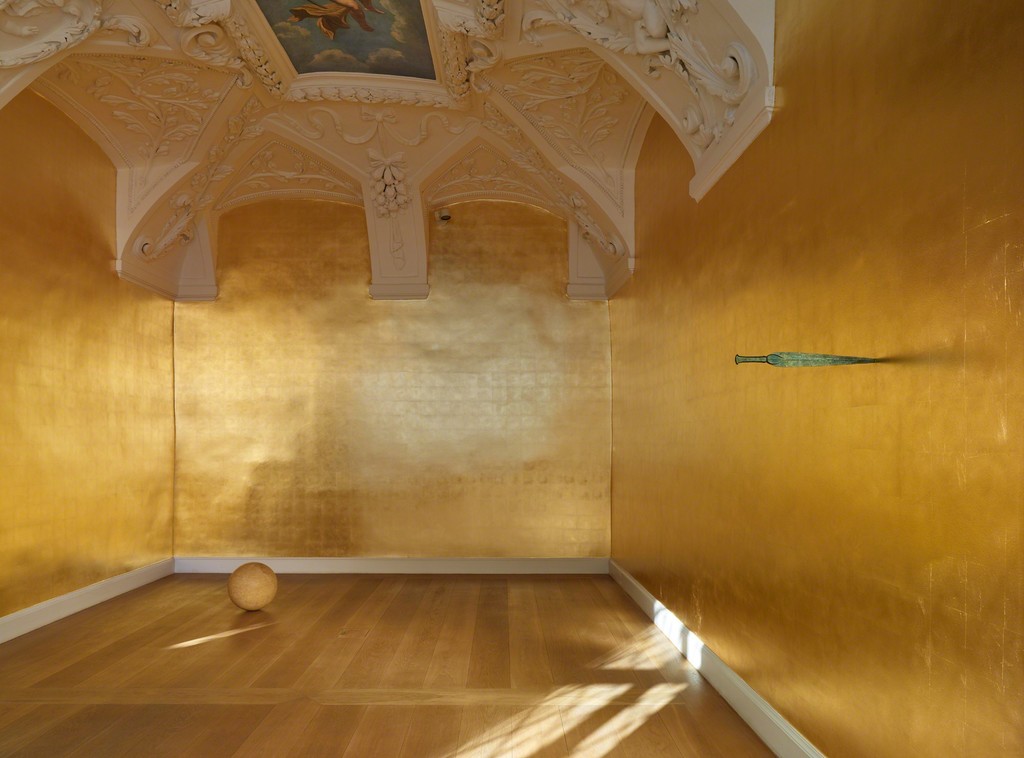James Lee Byars, The Dagger (1989). Exhibition view: James Lee Byars, The Palace of Perfect, KEWENIG, Berlin (16 February–13 April 2019). Courtesy KEWENIG, Berlin. Copyright: The Estate of James Lee Byars. Photo: Stefan Müller. James Lee Byars, The Dagger (1989). Exhibition view: James Lee Byars, The Palace of Perfect, KEWENIG, Berlin (16 February–13 April 2019). Courtesy KEWENIG, Berlin. Copyright: The Estate of James Lee Byars. Photo: Stefan Müller.
