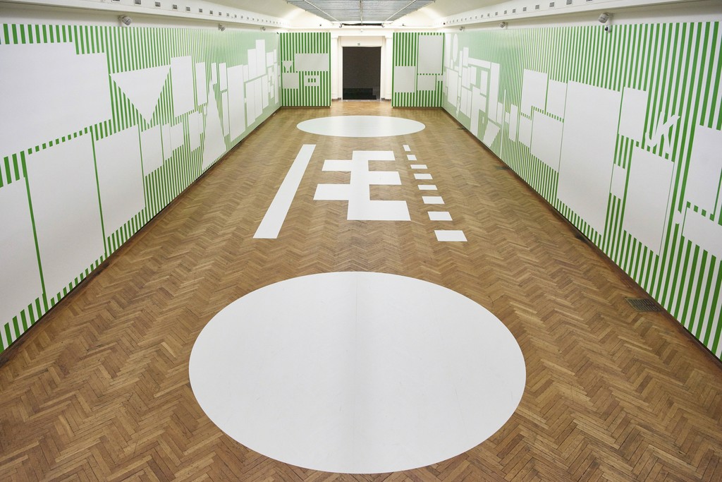 Photo-souvenirs : Daniel Buren, La Salle des Empreintes, travail en situ, in "Daniel Buren : Une Fresque", ¨Palais des Beaux-Arts, Bruxelles, 2016, mur de A à K (c) Yannick Sas Photo-souvenirs : Daniel Buren, La Salle des Empreintes, travail en situ, in "Daniel Buren : Une Fresque", ¨Palais des Beaux-Arts, Bruxelles, 2016, mur de A à K (c) Yannick Sas